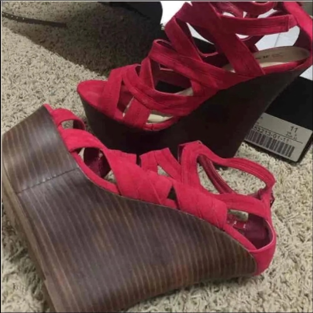 Pink wedge heels